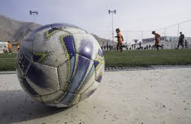 Descargue esta imagen gratuita sobre niña jugando fútbol de la vasta biblioteca de imágenes y videos de dominio público de pixabay. El Futbol Callejero Futboljobs