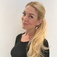 Caryn Lowe's Instagram, Twitter & Facebook