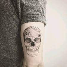 erkek arka kol kuru kafa dovmesi man arm back skull tattoo tattoo dovme dovme sanatcilari