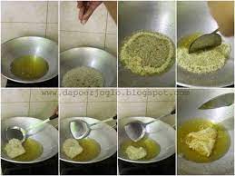 Campur santan, kaldu ayam, air dan kuning telur, aduk rata. Ini Dia Tips Membuat Kremesan Yang Bersarang Renyah Dan Anti Gagal