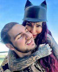 Królowe życia": Adrianna Eisenbach zdradziła, jak zarabia jej młodszy  partner. Ależ zaskoczenie!