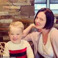 Katherine heigl has some very exciting news to share. Katherine Heigl Flaunts Chic Hairdo After Transforming From Blonde To Brunette For Netflix Series Daily Mail Online
