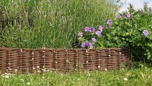 1001 Idees Geniales De Bordure De Jardin Recup A Faire Soi Meme En 2020 Bordure Pelouse Bordure De Jardin Bordure Paysage