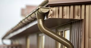 Concernant le prix de pose d'une gouttière en pvc ou en zinc, il faut compter entre 30€ et 50€ du mètre linéaire. Prix D Une Gouttiere En Zinc Et D Un Cheneau En Zinc