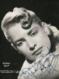 En la divina y bellísima imagen con la brillante actriz fundacional cubana Violeta  JIménez, excelente actriz que conformó elenco en la puesta televisiva de EL  Derecho de Nacer"-1958-TV CMQ- Canal 6- donde