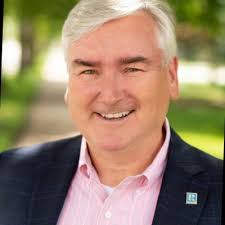 No signatures, please. My son Patrick Creadon tells me a "photo only" will  suffice with the narrator & co-writer of "The Loyola Project", Lucas  Williamson. "Autographs are so embarrassing, Dad." In… |