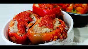 Ungete l'interno degli ortaggi con un filo di olio extravergine e aggiustate di sale a proprio piacimento. Peperoni Ripieni Di Carne L Angolo Delle Prelibatezze