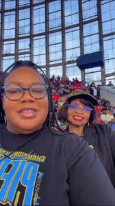 Danielle Newkirk your homegirl got her phone and beats back TEMPORARILY  🤣😂😂