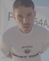 Sen Senra estrena “Ataúd”