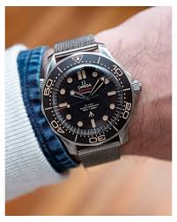 Watch the first 5 minutes of hitman 3's opening dubai mission. James On Instagram Just In Time For The First Trailer For No Time To Die Here S The Lat Omega Seamaster Diver Omega Seamaster Diver 300m Omega Watch Women