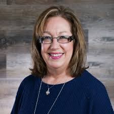 Deann Holmes's Instagram, Twitter & Facebook