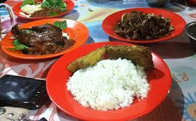 Mangga masak mengkal 1/2 sendok teh garam 1/2 sensok makan gula pasir belacan yang sudah dibakar. 4 Rekomendasi Bebek Goreng Di Bandung Yang Super Enak Dan Murah