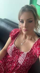 Jessica Runyon's Instagram, Twitter & Facebook