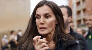 La conversación de Susanna Griso con una mujer indignada en Paiporta: "Que la reina Letizia no me diga al oído que las ayudas van a llegar"