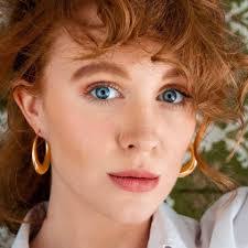 Natalie Farrow's Instagram, Twitter & Facebook