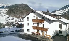 Das haus hubertus liegt erhaben auf dem westlichen höhenzug des mittleren schussentals, wenige autominuten von weingarten und ravensburg entfernt. Ferienwohnung Haus Hubertus Osterreich Schruns Tschagguns Booking Com