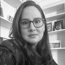 Elizabeth Deans's Instagram, Twitter & Facebook