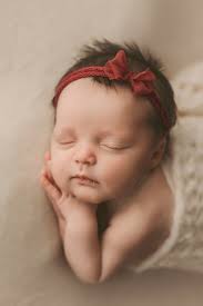 Apart from being gorgeous, Vera was such an easy baby to work with. Red  isn't usually a color in my palette, but for the Christmas babies...it's a  must ❤