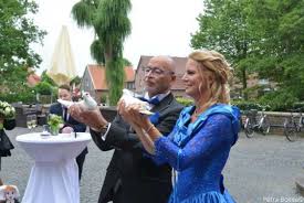 #flashmob | 158.9m personnes ont regardé ça. Flashmob Fur Braut Am Schloss Raesfeld Heimatreport