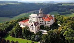 Schloss Baldern Bopfingen Castle And Weapon Collection Can Be Visited Burgen Und Schlosser Schlosser Deutschland Burg