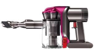 Pour nettoyer la table des miettes d'aliments ou débarrasser la poussière et les poils du canapé, l'aspirateur balai n'est pas très pratique. Test Avis Detaille De L Aspirateur A Main Dyson V6 Trigger