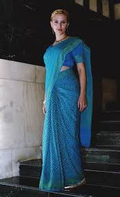 She is the daughter of mandy teefey and ricardo gomez. Selena Gomez Lady Gaga Madonna Paris Hilton 10 Hollywood Celebs In Traditional Indian Saree Iwmbuzz