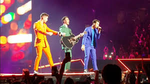 Jonas brothers happiness begins rollercoaster. Jonas Brothers Rollercoaster Live 2019 Youtube