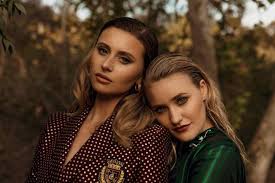 Aly Aj Premieres New Song I Know In 2020 Aly And Aj News Songs Band Photos C d g let earth receive her king;