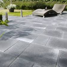 Revetement De Terrasse Le Choix Du Beton Tendances Deco Deco Dalle Beton Terrasse Patio En Beton Terrasse Ardoise