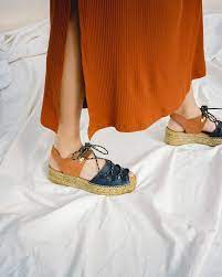 Naguisa, a japanese word for the pattern seafoam leaves on the shore, is the creative collaboration of claudia pérez and pablo izquierdo. Cima Navy Espadrilles In Naguisa