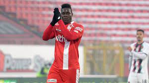 Balotelli's turbulent career has involved stints at some of europe's biggest clubs, including. Balotelli Trifft Beim Debut Fur Berlusconi Klub Monza Eurosport