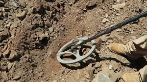 Depending on which sort of metal detector you are using, it can have a strong detector which with a strong one you can use on grass and mud , but weak source of detector might not pick that up. Gold Nugget Metal Detecting In Arizona With Minelab Gp3000 Youtube
