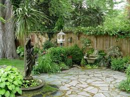 48 Tiny Yard Garden Design You Can Try Right Away Sweetyhomee Small Backyard Gardens Small Garden Design Small Backyard