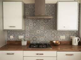 Check out 19 ideas for a light kitchen floor, including this lovely shade of grey that lends a touch of sophistication. Pinterest Inspired Kitchen Tiles Moroccan Kitchen Tiles Keuken Ideeen Keuken Ideeen