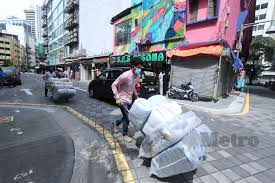 Sms / whats up : Orang Takut Berkunjung Ke Plaza City One