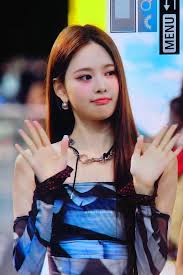 Fake Girl Group: Which Idol Fits In The Most? | K-Pop Amino