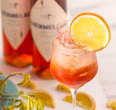 Decouvrez L Amermelade Un Aperitif Amer Quebecois Et Notre Recette De Cocktail Favorite Le Spritz Tonic Avec Amermelade Cheers Recipes Food Drinks