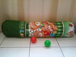 Secara umum ada enam jenis bantal guling yang laris di pasaran. Bantal Guling Kapuk Asli