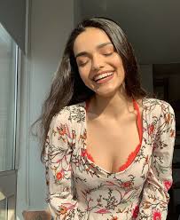 Download rachel zegler 2019 wallpaper for free in different resolution ( hd widescreen 4k 5k 8k ultra hd ), wallpaper support different devices like desktop pc or laptop, mobile and tablet. Women Iconic Women Pretty People