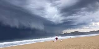 Imágenes del huracán elsa al pasar por las islas de barbados y su trayectoria hacia. 77ktbnregywqzm
