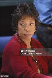 Lynne Thigpen as Ella Farmer, in THE DISTRICT episode "DRUG MONEY". News  Photo