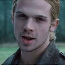 Sabías que? James el vampiro que quería matar a Bella en la primera  película y libro conoció a Alice cuando aún era humana e incluso la quería  matar, pero el vampiro que