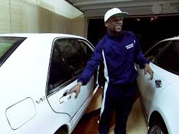 This boxer who has an estimated net worth of $280 million can afford to have all these super expensive cars. Floyd Mayweather Has Bought Over 100 Luxury Cars From The Same Dealer And Always Pays With Cash