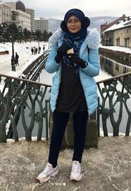 Dua selebriti tempatan, siti nordiana dan zoey rahman yang kini berada di bandar atsuma, hokkaido di jepun berdepan detik cemas apabila daerah itu dilanda gempa bumi sederhana 5.7 skala richter semalam. Siti Nordiana Zoey Rahman Bergegas Lari Ketika Berlaku Gempa Bumi Hiburan Mstar