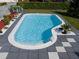 نحن نفكر خارج الصندوق فالتصميمات العادية أصبحت مملة اتصل بنا الآن 97470533666 إنه الوقت المنا Pool Landscaping Swimming Pools Backyard Pool Water Features