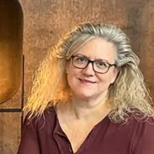 Nach gefühlten 125'468 verbrauchten Nerven, 15'635 Theorie-Seiten, 2'598  Zusammenfassungen, 312 Fahrten in die FHGR Fachhochschule Graubünden, 62  absolvierten Modulen und einer Bachelor-Thesis, kann…