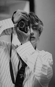 Selain bisa memperindah tampilan hp, gambar hitam putih bisa memberikan warna tersendiri buat pembahasan kali ini berisi tentang informasi gambar hitam putih mulai dari sketsa ataupun kartun. 47 Ideas Bts Taehyung Aesthetic Wallpaper Black Laptopwallpaper Btswallpaper Wallpaperiphonedisney Trendywallpaper Blackwallpaper Selebritas Suami Orang