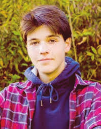 Effie Marks's Instagram, Twitter & Facebook