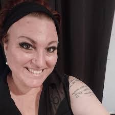 Kristin Millard's Instagram, Twitter & Facebook