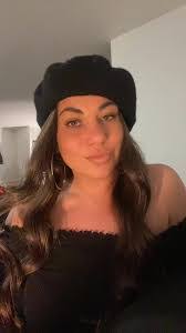 Angelica Hooper's Instagram, Twitter & Facebook